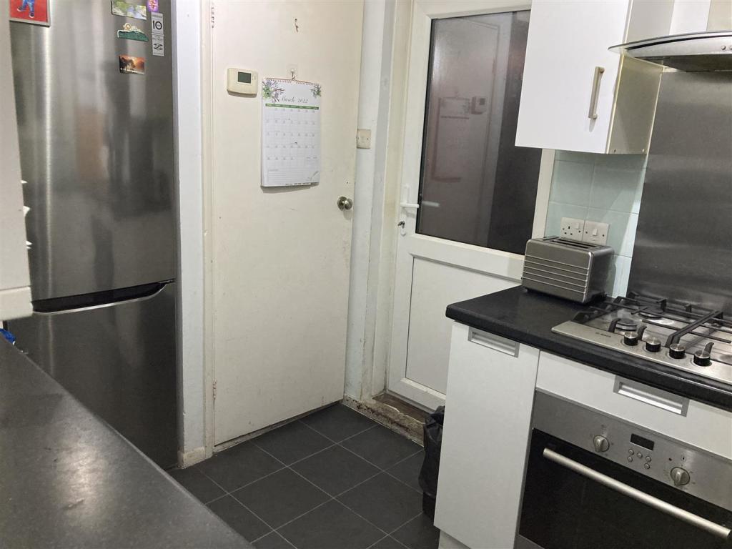 kitchen 1.jpg