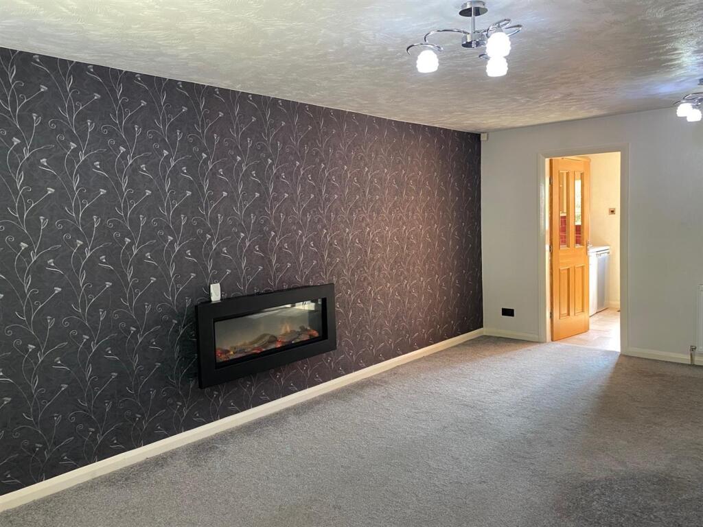 Living room 2.jpg