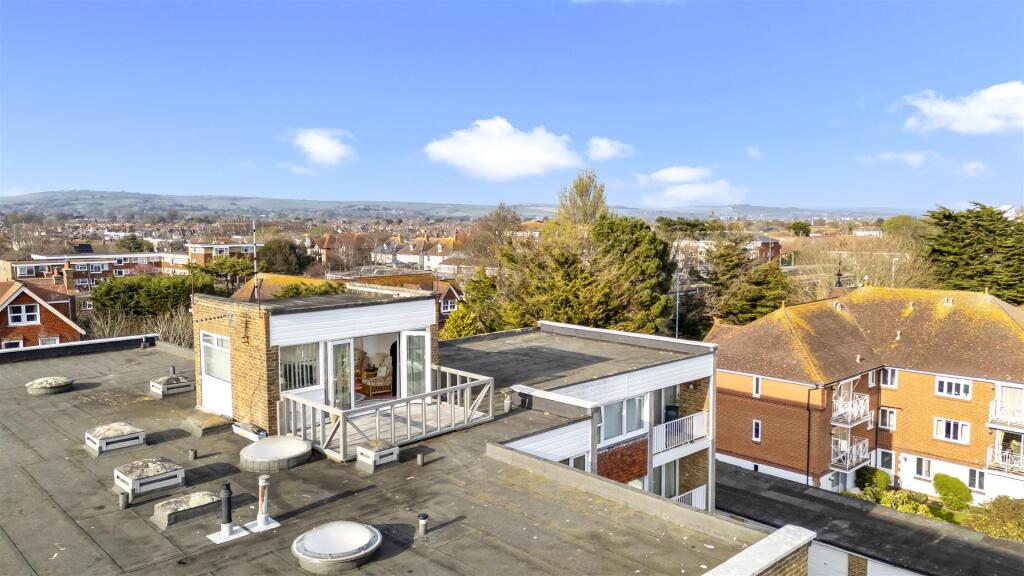 Grand Avenue, Wellington Court 12-003.JPG