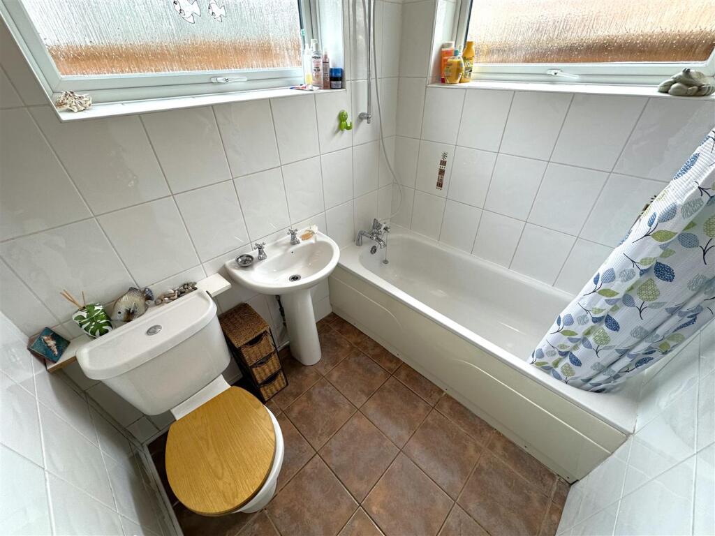 Ground Floor Bathroom 046