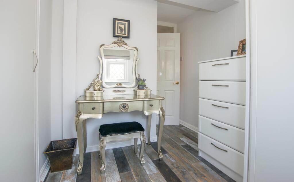 Ensuite dressing room