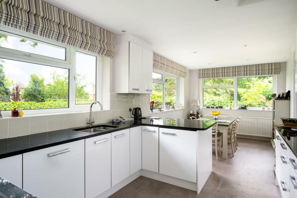 Kitchen diner