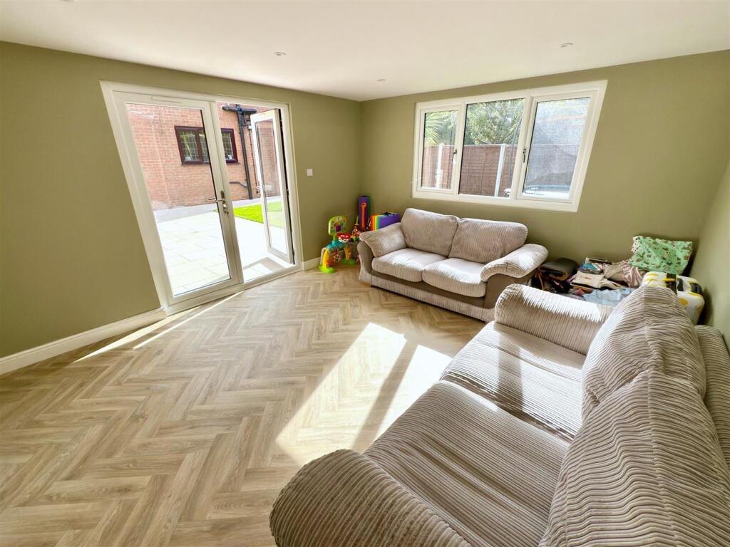 CABIN INTERNAL.jpg