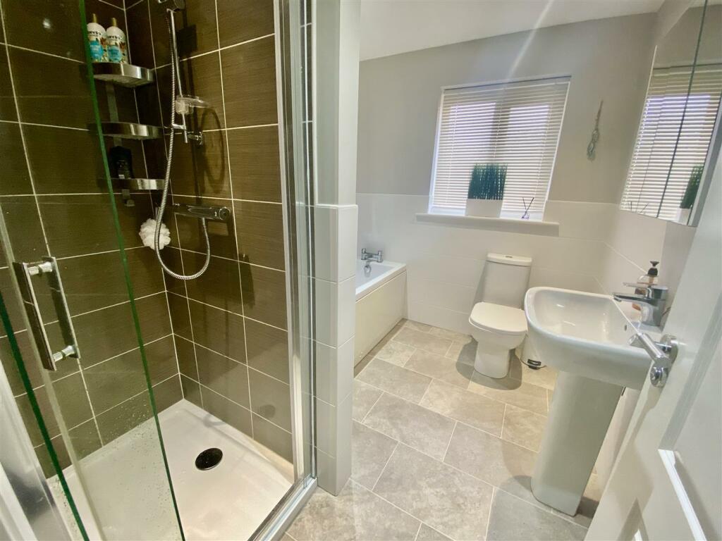 FAMILY BATHROOM
