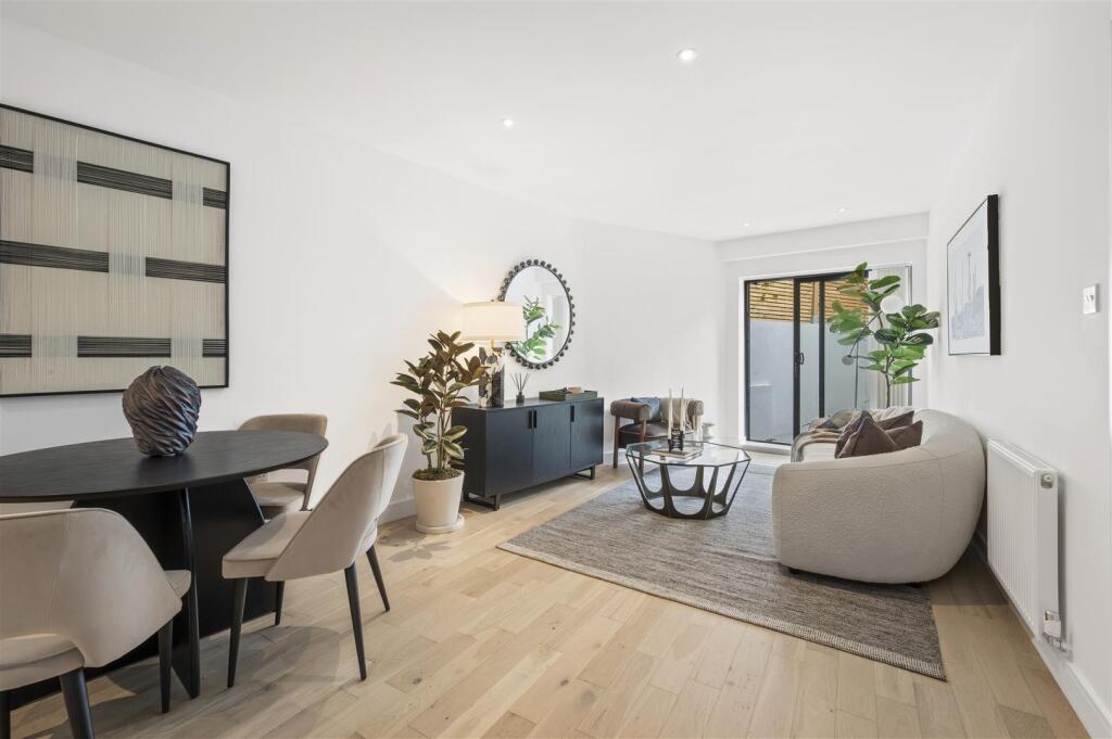 Flat 2, Lillium Mews,6.jpg