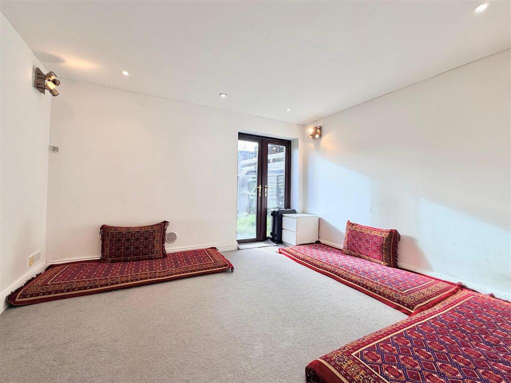 WhatsApp Image 2025-10-27 at 16.46.31_04504c52.jpg