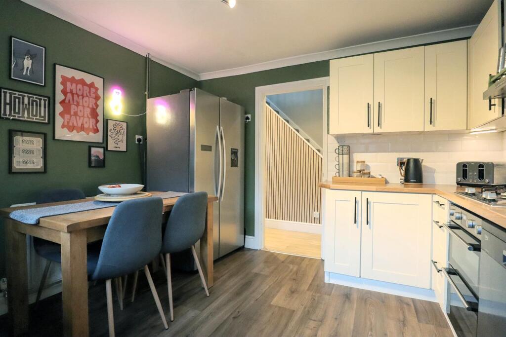 Kitchen (2).jpg
