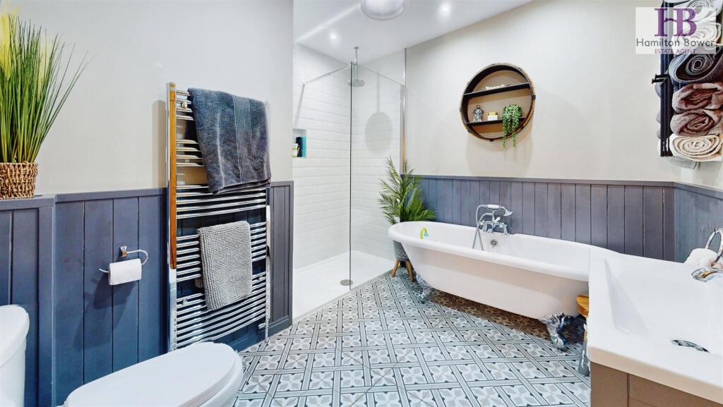 11d25705-26-Bridle-Stile-Bathroom.jpg