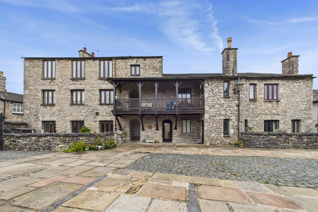 Flat 5, The Court Yard , Castle Street Kendal LA9 7AA