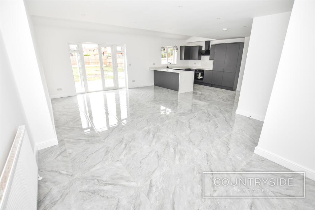 Kitchen/dining/Family Room