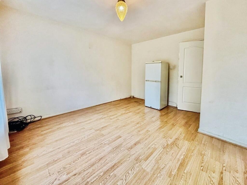 pbox-bedroom-327110.jpg