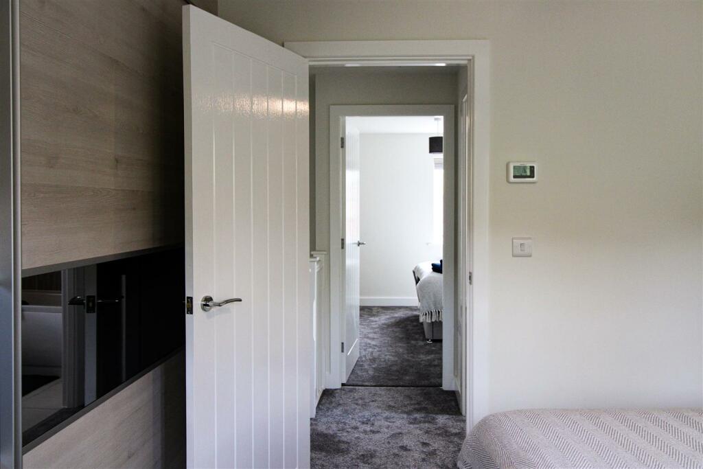 bedroom hallway-2.jpg