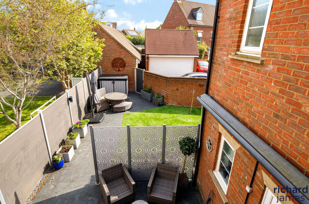 7e99eb8bda064994bca6938443cb0972