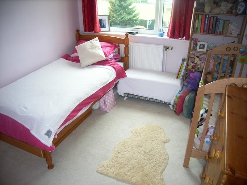 8 Bedroom 2.JPG