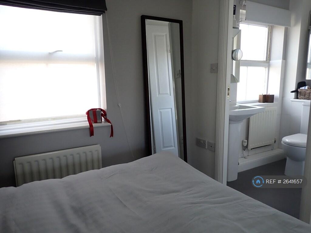 Bed 1 En Suite