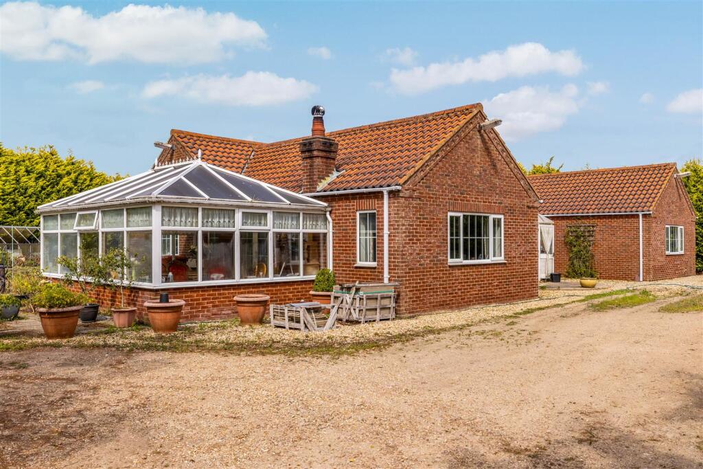 Chestnut Lodge (Gipsey Bridge)-8.jpg