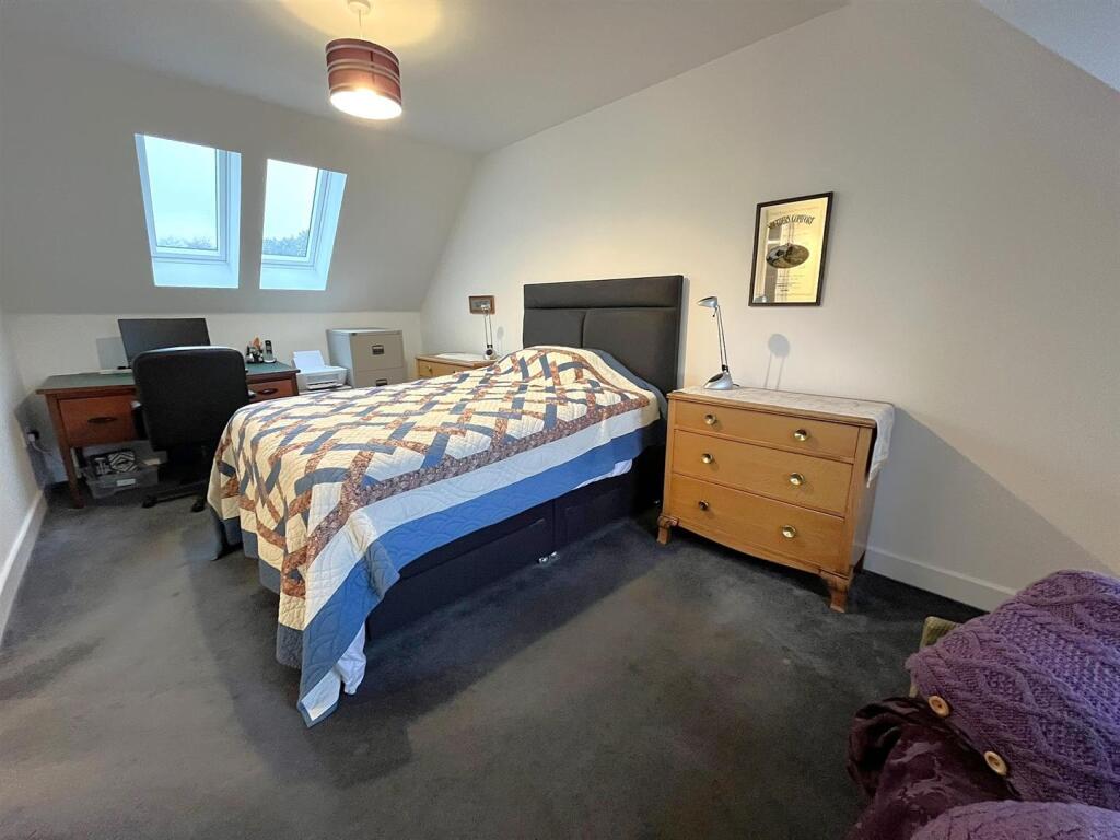 BEDROOM 2