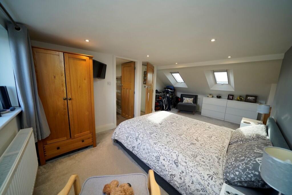 Master Bedroom Su...