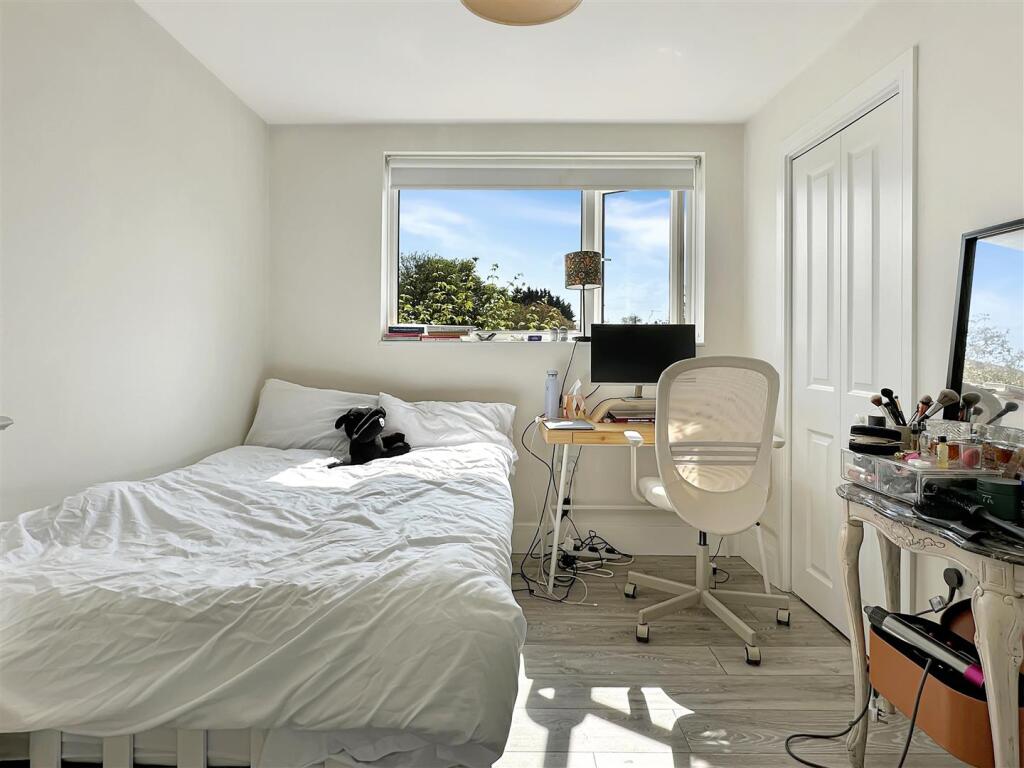 Bedroom 2 (2)