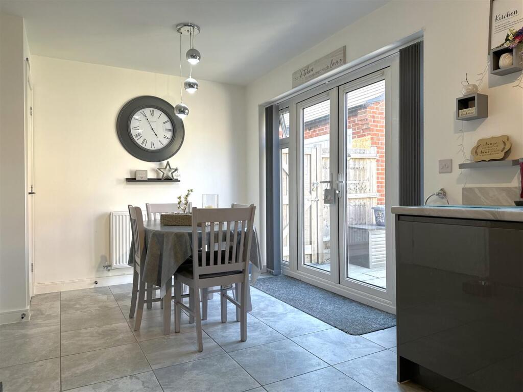 Dining Area With French Doors 014