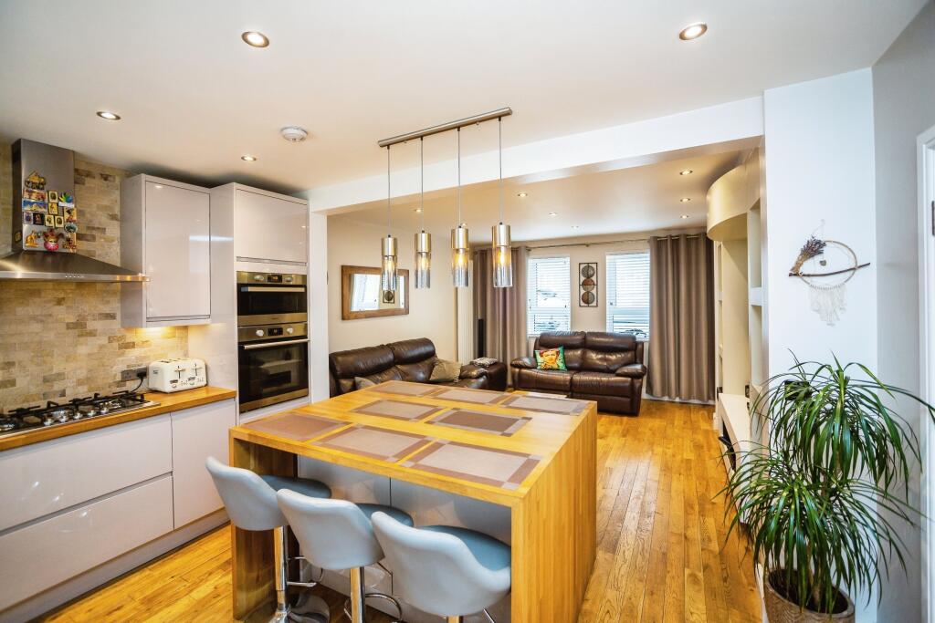 Lounge / Kitchen