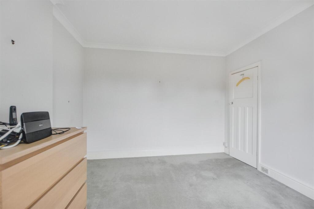 Bedroom 1_2.jpeg