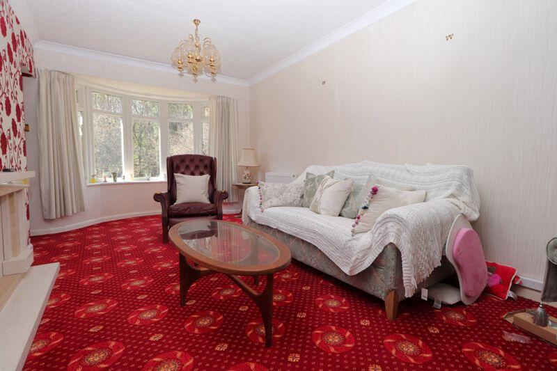 L-Shaped Lounge/Dining Room