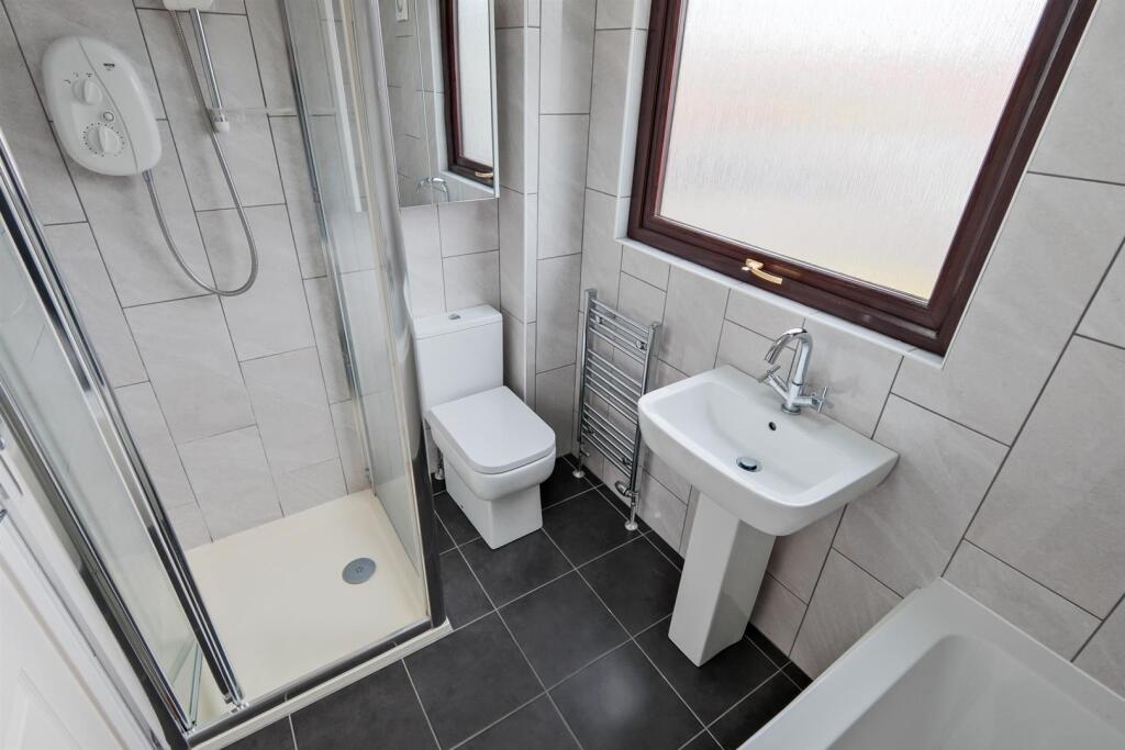 043-4 Gigha Quadrant Wishaw, ML2 0TE.jpg