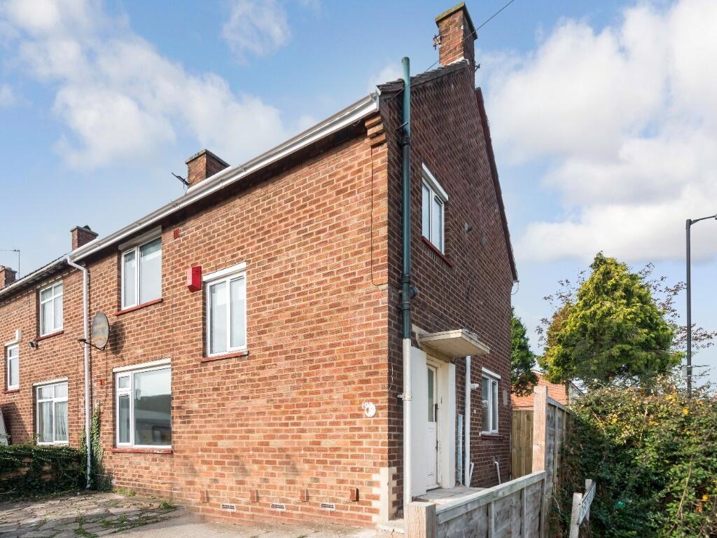 Charming red brick semi-detached house with a b...