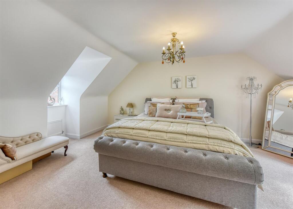 4 Great Hall Grove-bed4.jpg