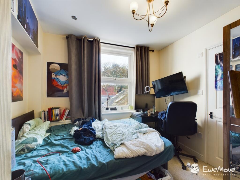 CAM02899G0-PR0044-STILL007