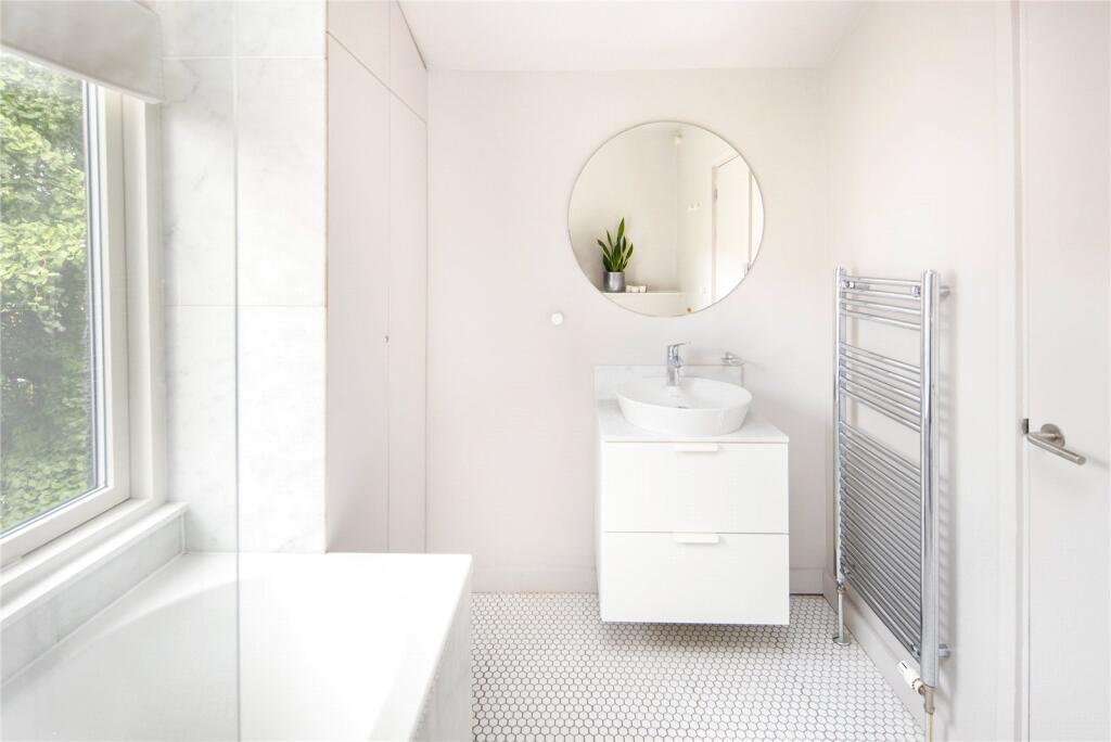 En-Suite 2