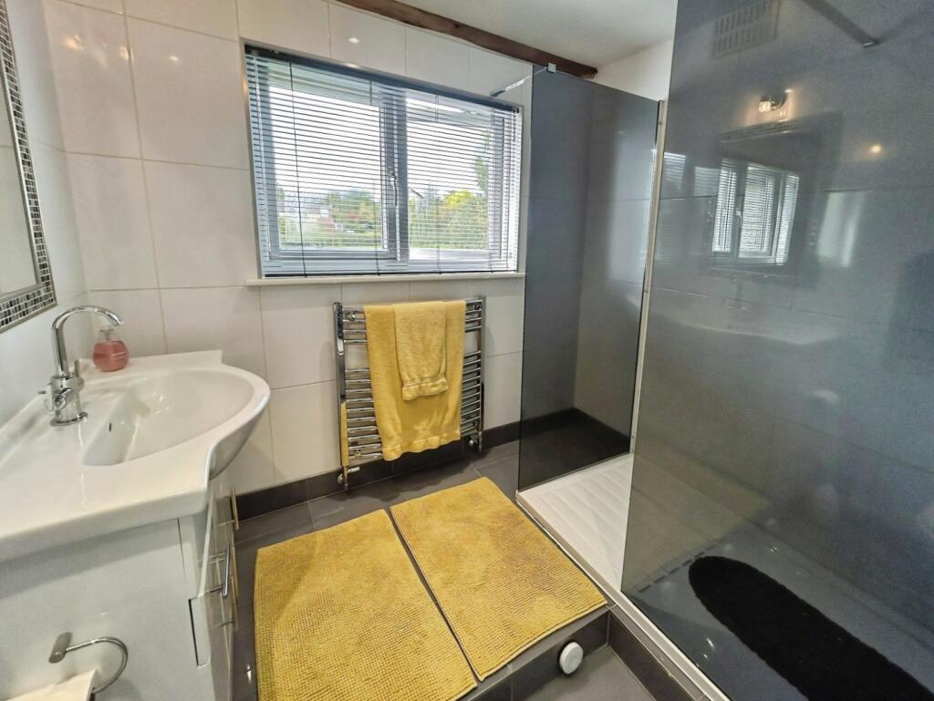 pbox-bathroom-345614.jpeg