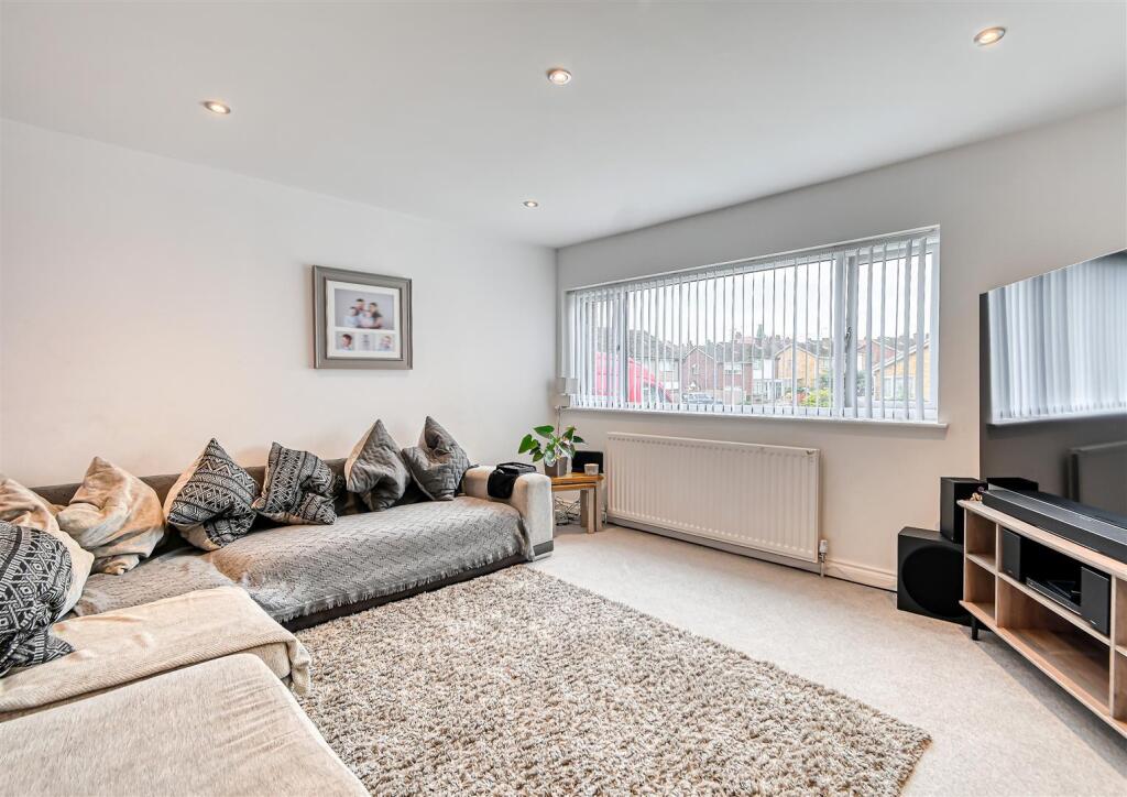 12 Queensway Drive-06.jpg