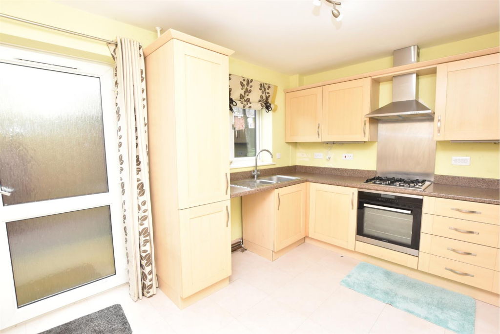 KITCHEN/BREAKFAST ROOM