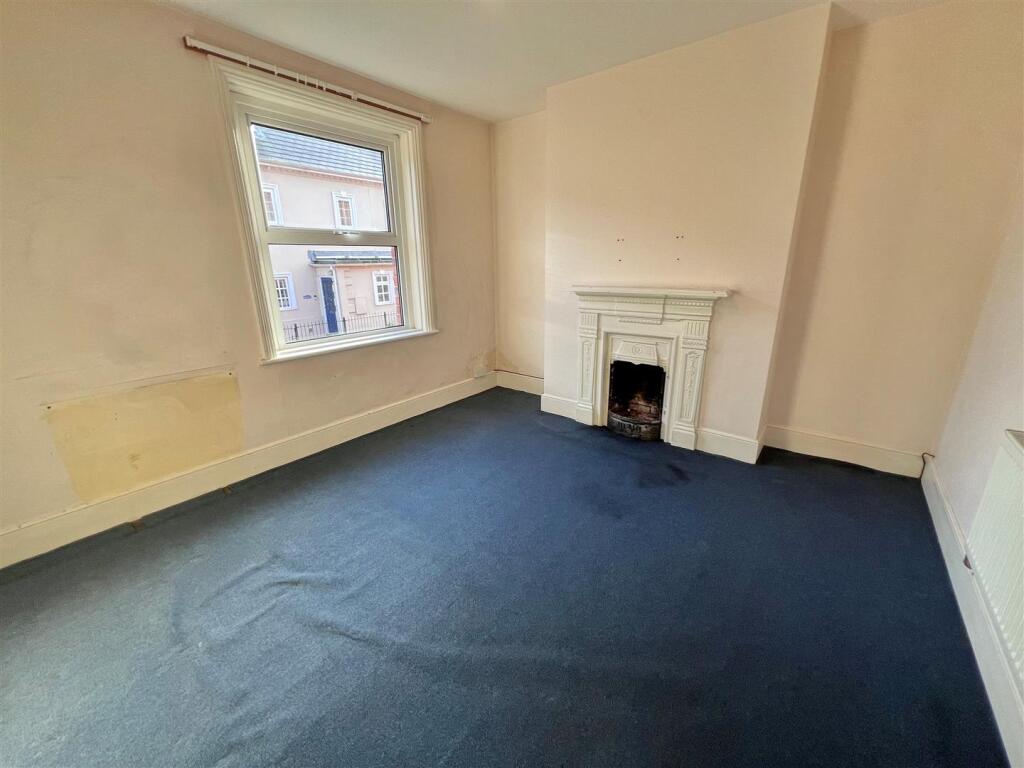 Living room 1.jpg