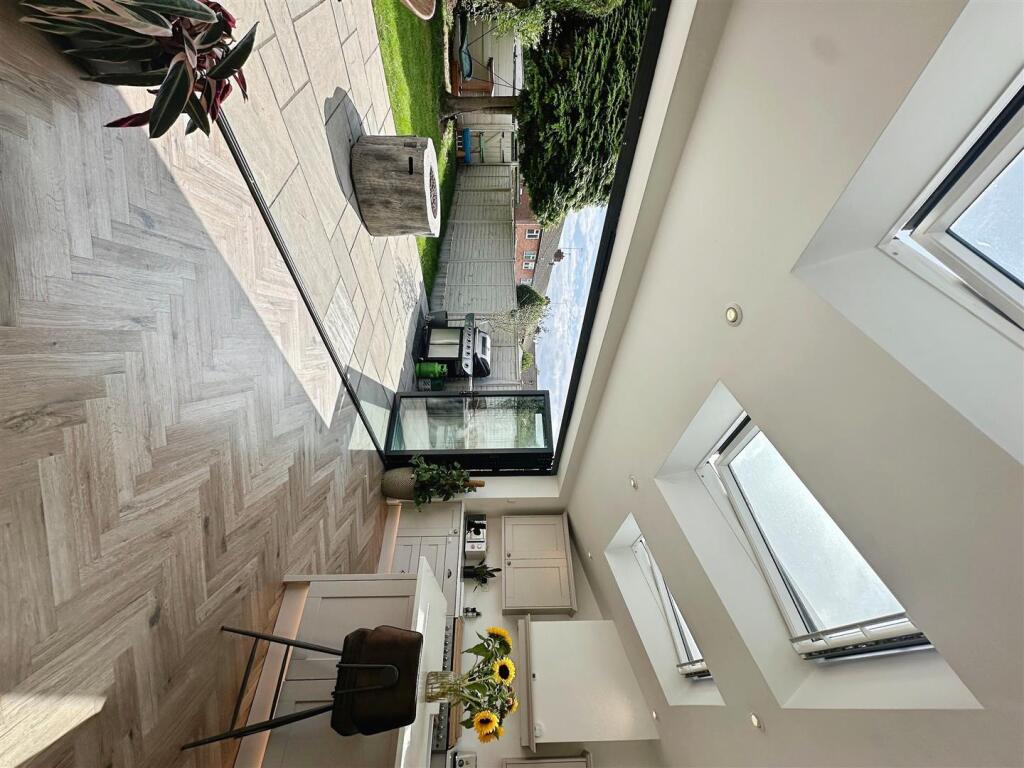 37c5d766--47D9-8E3C-FF53FFB26A42-61268-000013E8A31