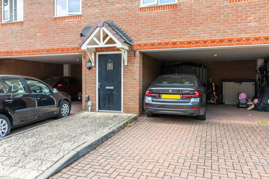 Carport plus parking