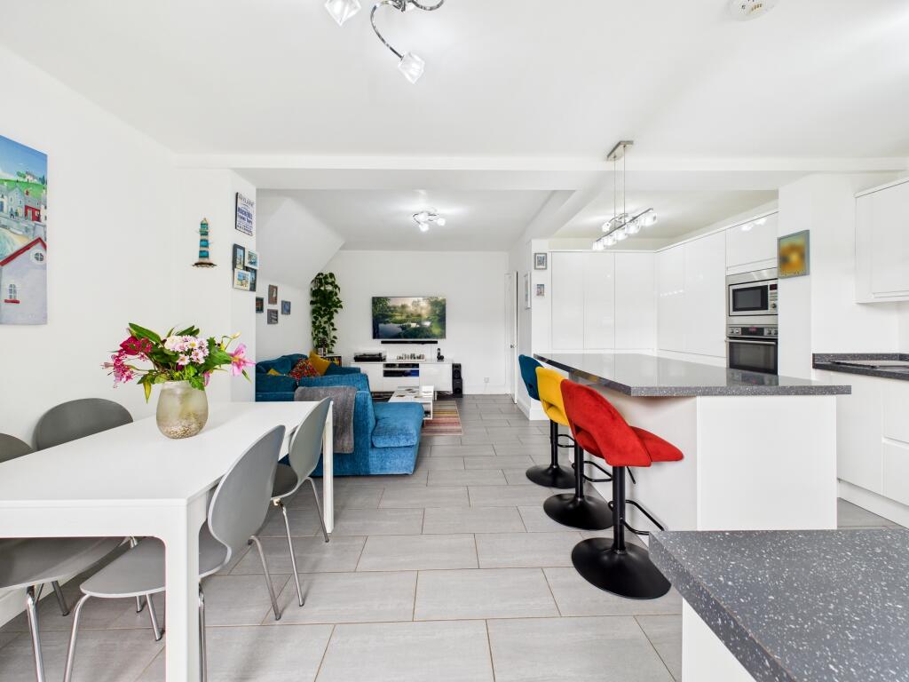 CAM05192G0-PR0150-STILL008