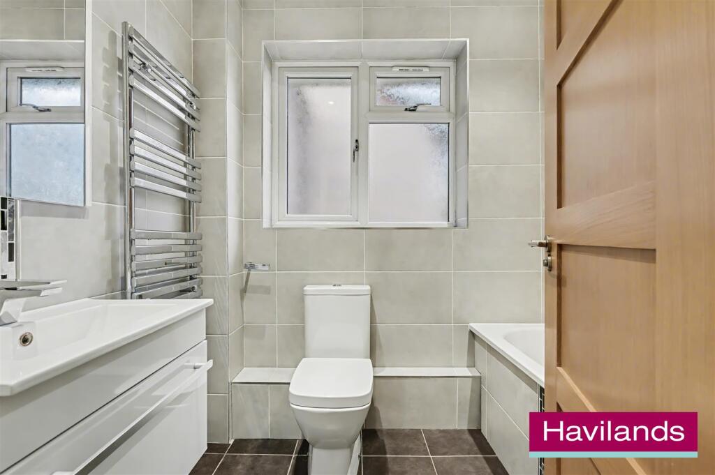 Flat 25, Springbank N21 1JH-9.jpg