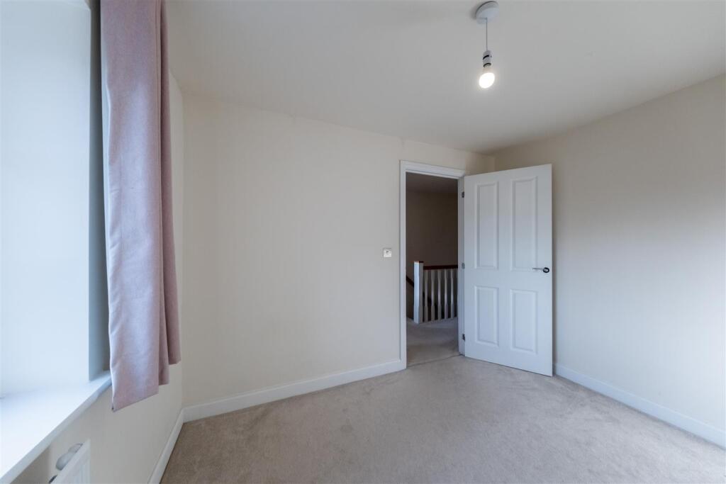3 Dahlia Crescent-017.jpg