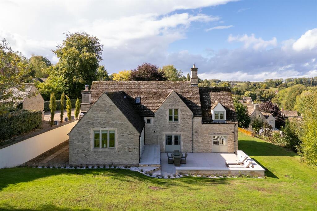 107 - Highfield House - GL54 4AA - Web.jpg