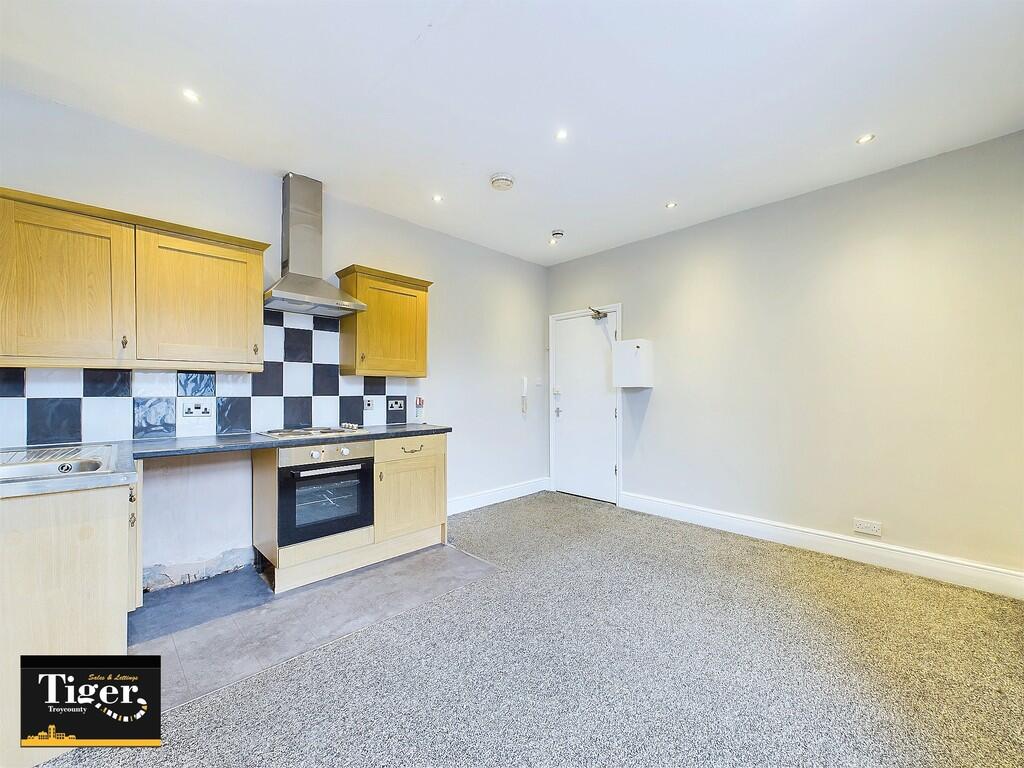 CAM02176G0-PR0443...