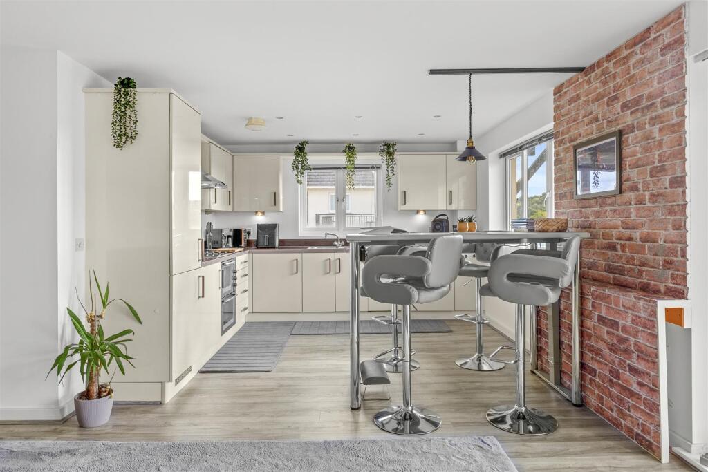 19 Lovegrove House, Ercolani Avenue, HP13 7FZ-9.jp