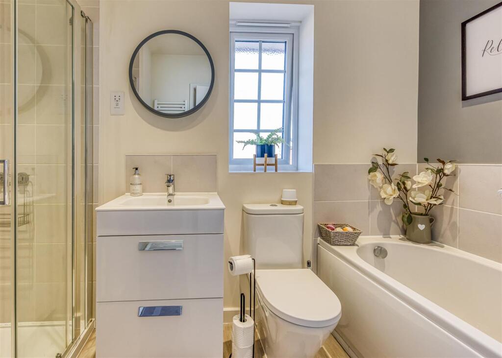 1 Clover Drive-Bathoom.jpg