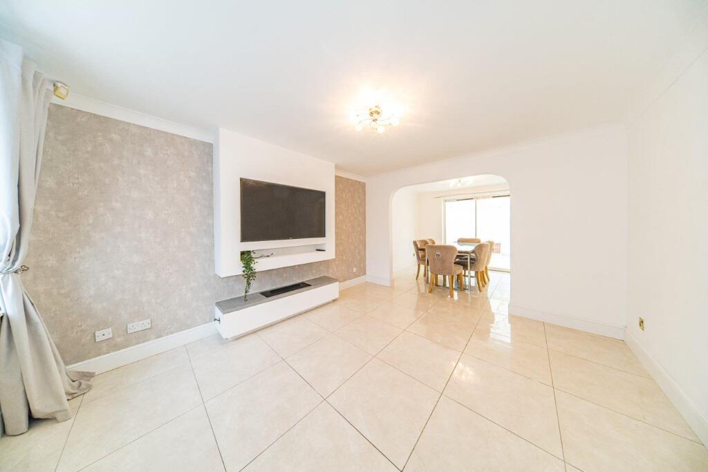 37 Caldywood lounge.jpg