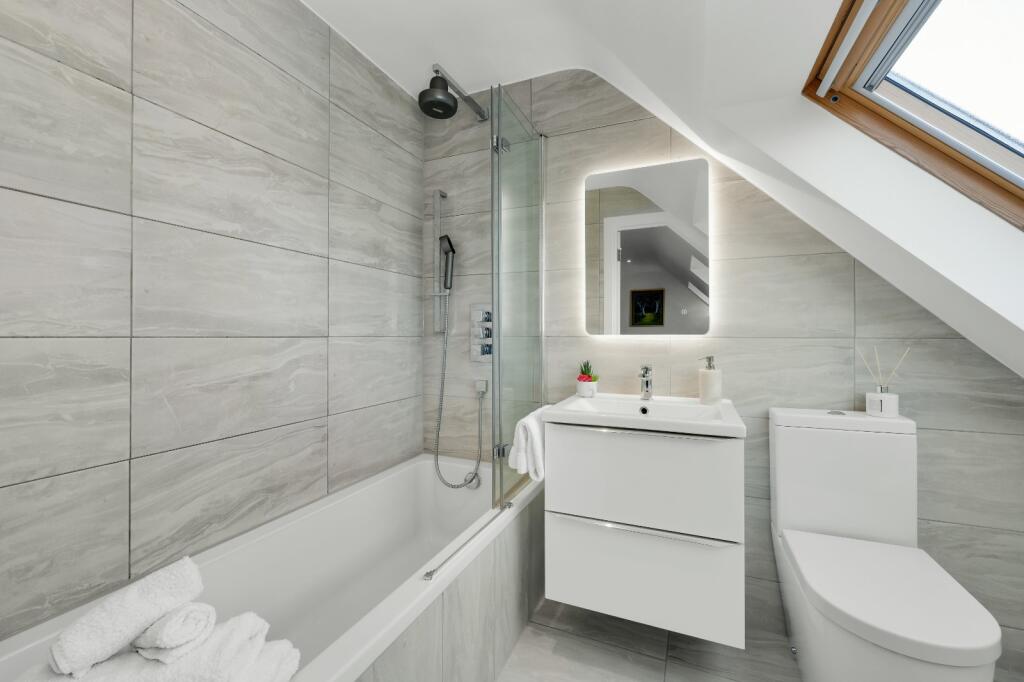 Bedroom Two En Suite