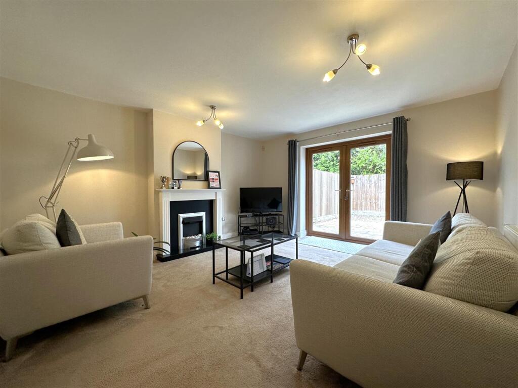 Lounge 382