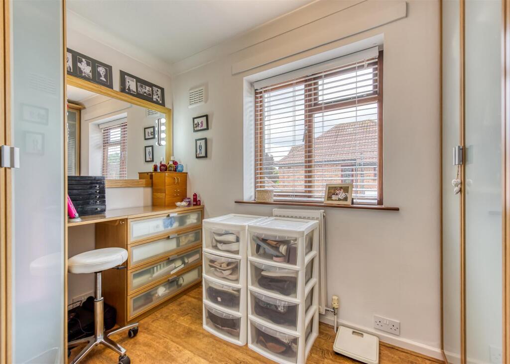32 Billy Buns Lane-Bedroom 4.jpg