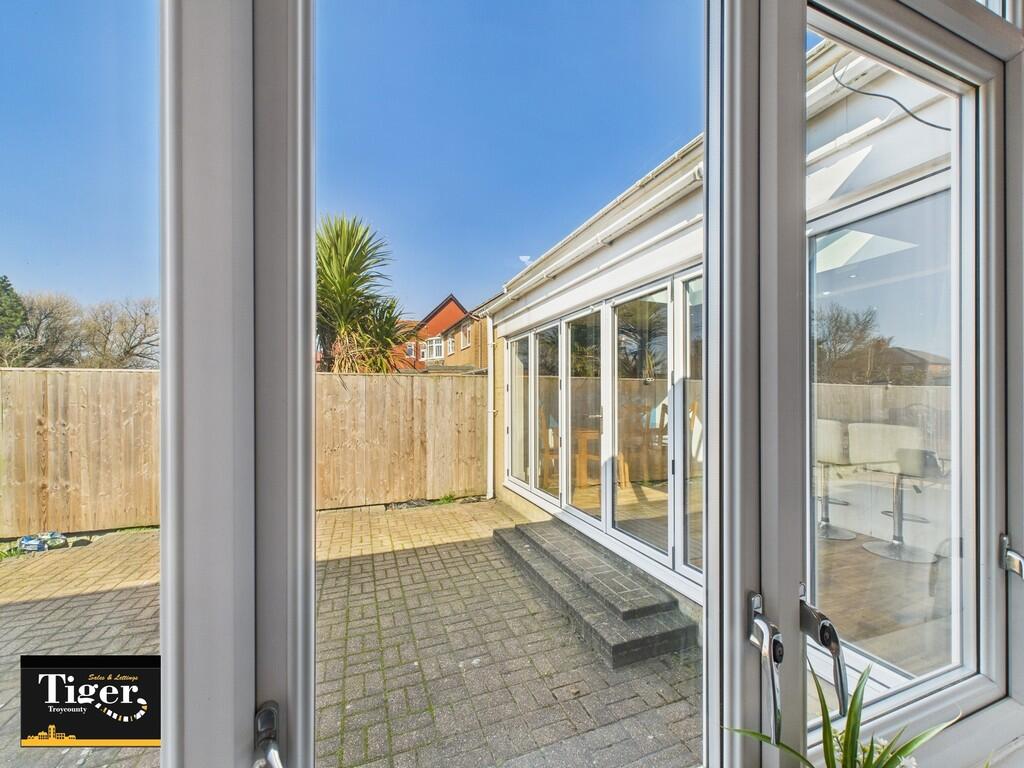 CAM02176G0-PR0523...